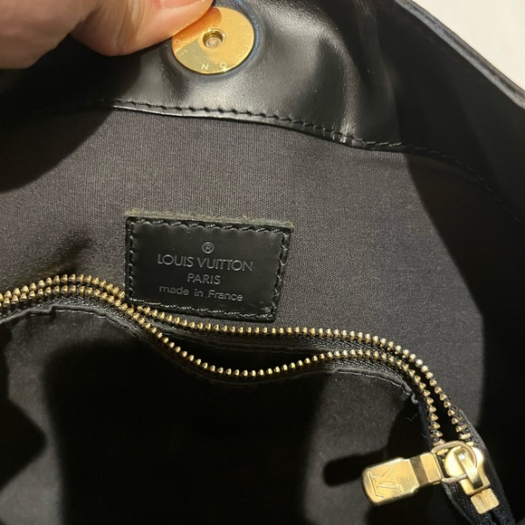LOUIS VUITTON
Epi Mandara MM Black - Picture 5 of 9